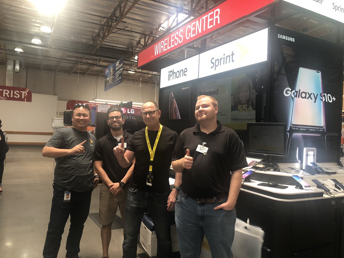 5GKennyG's tweet photo. Lots of tenure from these two #WirelessAdvocates @Costco Tempe including Matt (7 years) and Martin who recently celebrated 10 years. Thank you guys for all you do for @Sprint #nowteamSW @kkwestisbest @mmcmahon09 @TLE619 @NRSPG_ESeaton @collierjeremy @SprintChrisAZ https://t.co/wYBxu8FdpA