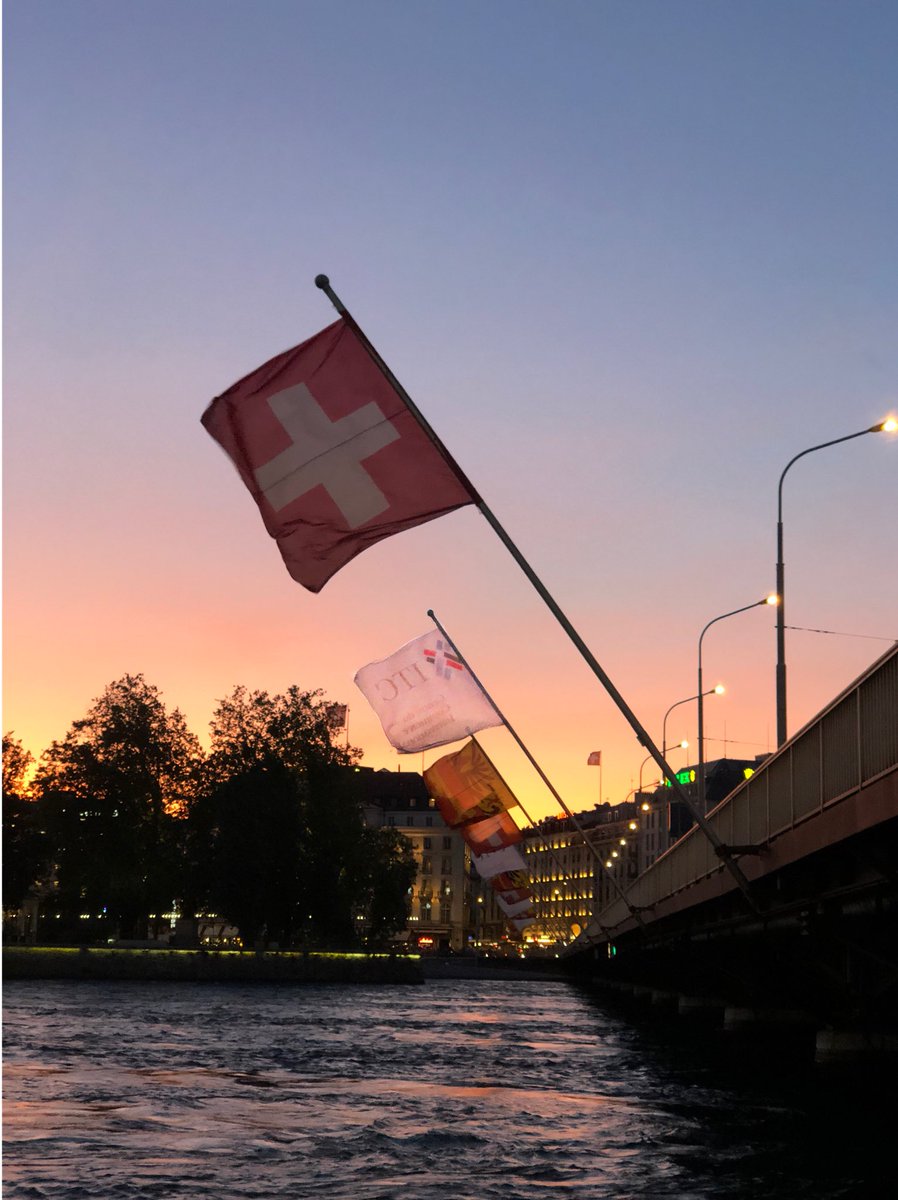 mixtlidlp's tweet photo. Going out for a 🎂🎁🍾 on a #terrasse on a Saturday in🇨🇭... and a slight reminder of what is to come on Monday  ⁦@ITCnews⁩ https://t.co/jT9EV664M4