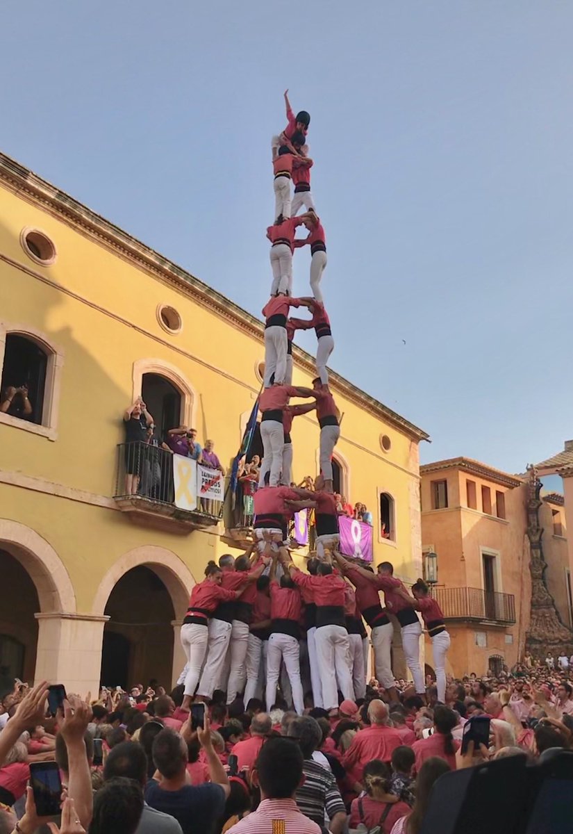 collavella_EN's tweet image. This evening we completed two double-based, 9-level #HumanTowers and a 5of8 in Altafulla.
#castellers