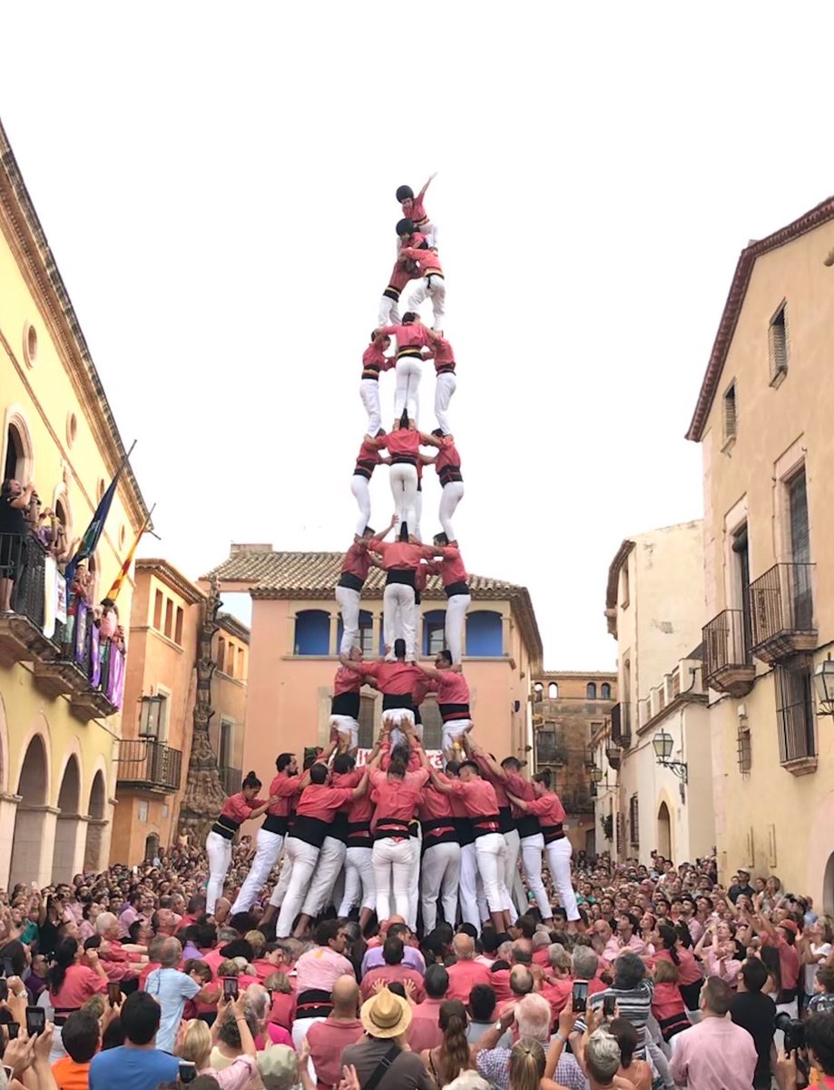 collavella_EN's tweet image. This evening we completed two double-based, 9-level #HumanTowers and a 5of8 in Altafulla.
#castellers