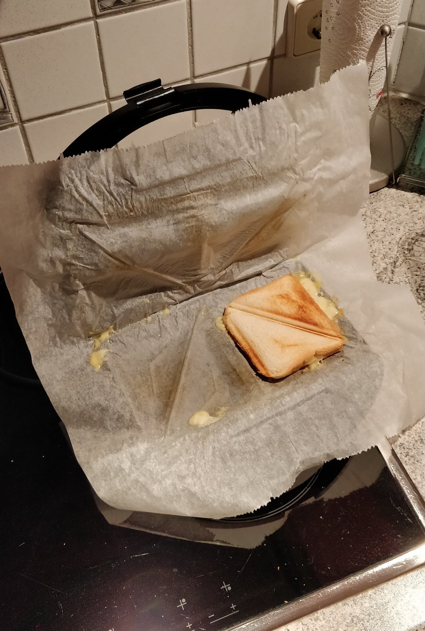 Oberfeldbesen On Twitter Irgendjemand Hatte Auf Twitter Geschrieben Dass Man Backpapier Benutzen Soll Um Den Sandwichmaker Nicht Putzen Zu Mussen Ehre An Denjenigen Https T Co Dej0ihudlv Twitter