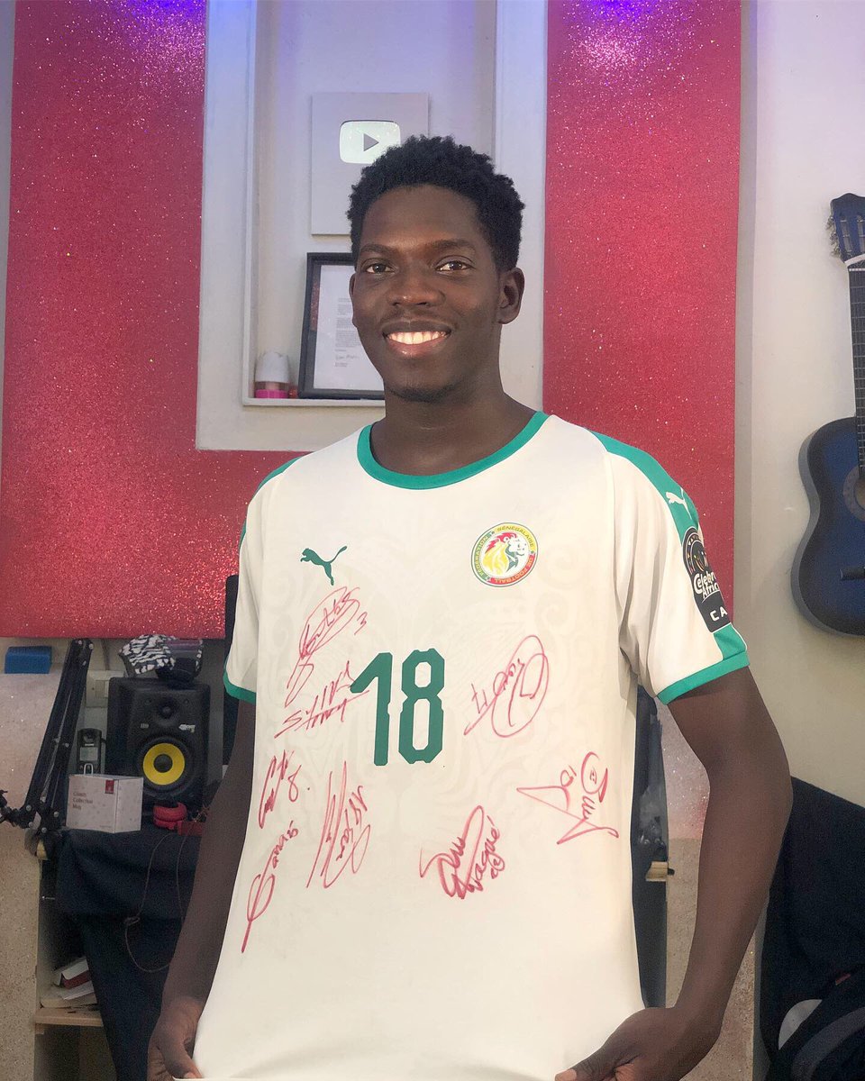 Avec <a href="/orange_sn/">Orange Sénégal</a> on supporte nos lions 
Je demande à tous ceux à qui j’avais donné un rt de me rendre ça aujourd’hui svp je veux l’iphone hein 😂🙏🏾
1000rt rek 🙏🏾😂😂