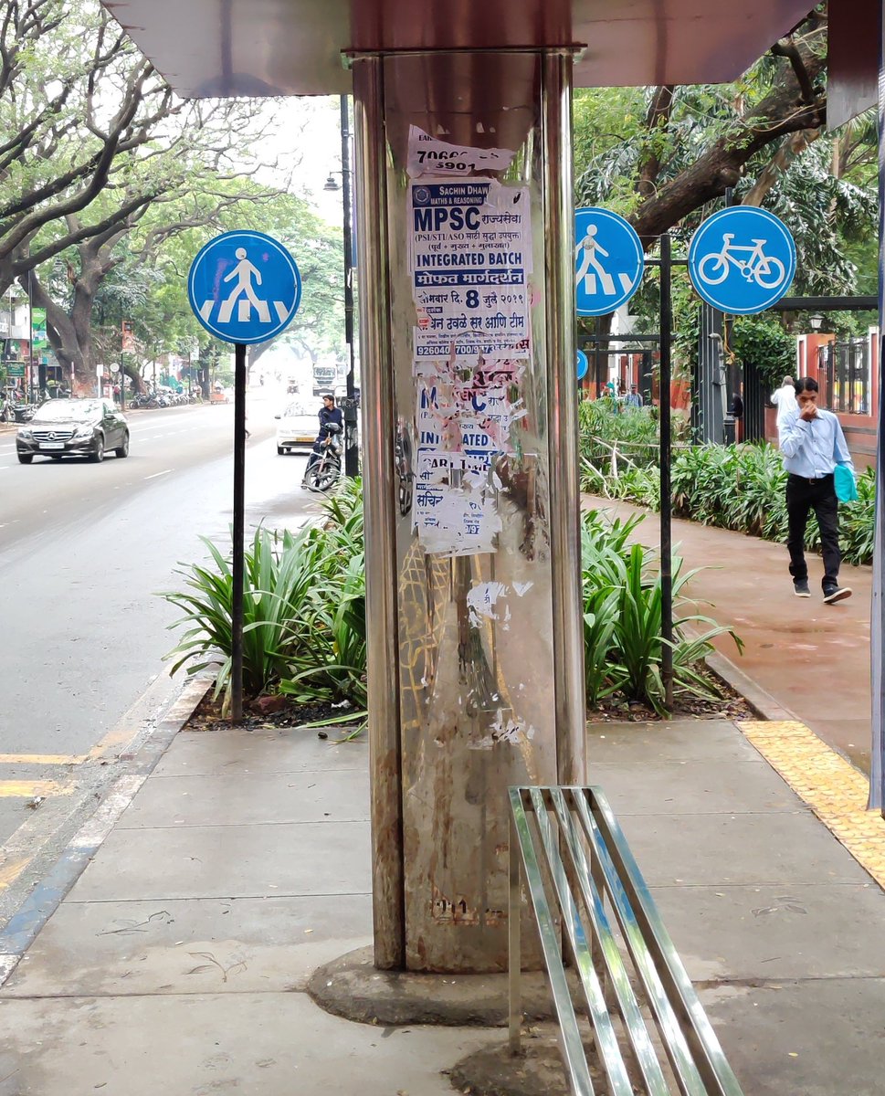 पुण्यातल्या अत्यंत सुंदर अशा नव्या बसस्टॉप्सचं काही दळभद्री लोकांनी  स्वतःच्या जाहिरातीची पोस्टर्स डकवून विद्रुपीकरण सुरु केलं आहे. 

खांब दिसला की तंगडं वर करण्याच्या ह्या भिकारचोट प्रवृत्तीचं काय करायचं?