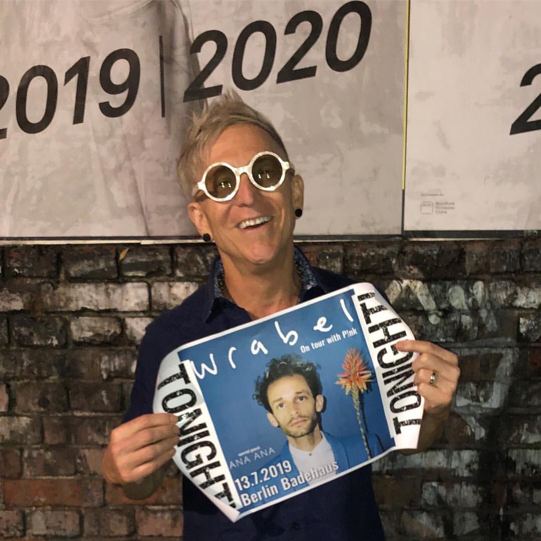 markyplanet's tweet photo. For such a happy bloke his photo is so melancholy! But we love Stephen and just left his amazing show here in Berlin! @wrabel @markyplanet #worldclassartist #stellartalent https://t.co/eMAXJAfnUB
