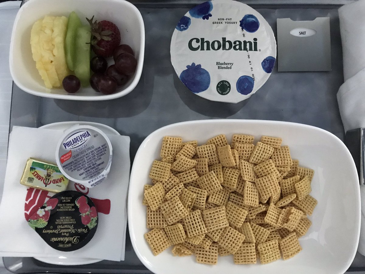 lauderton's tweet photo. @Delta This is my #vegetarian non-dairy meal. Yogurt, butter, and cream cheese aren’t non-dairy. #vegan https://t.co/H9XwEukSSQ