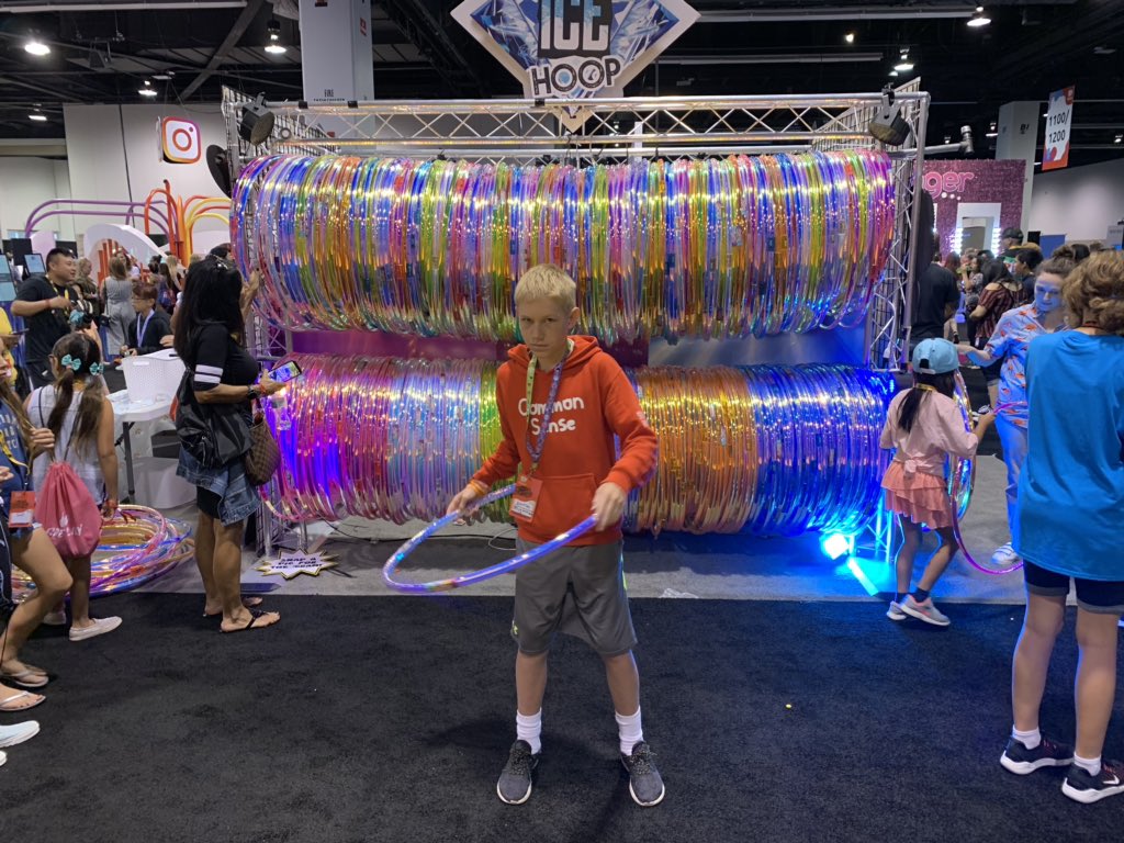 Kesswylie's tweet photo. What are you doing this weekend? @vidcon @kessplay #TeamKess #IceHoop #Loveems #DropDots https://t.co/HFgJ5swNVB