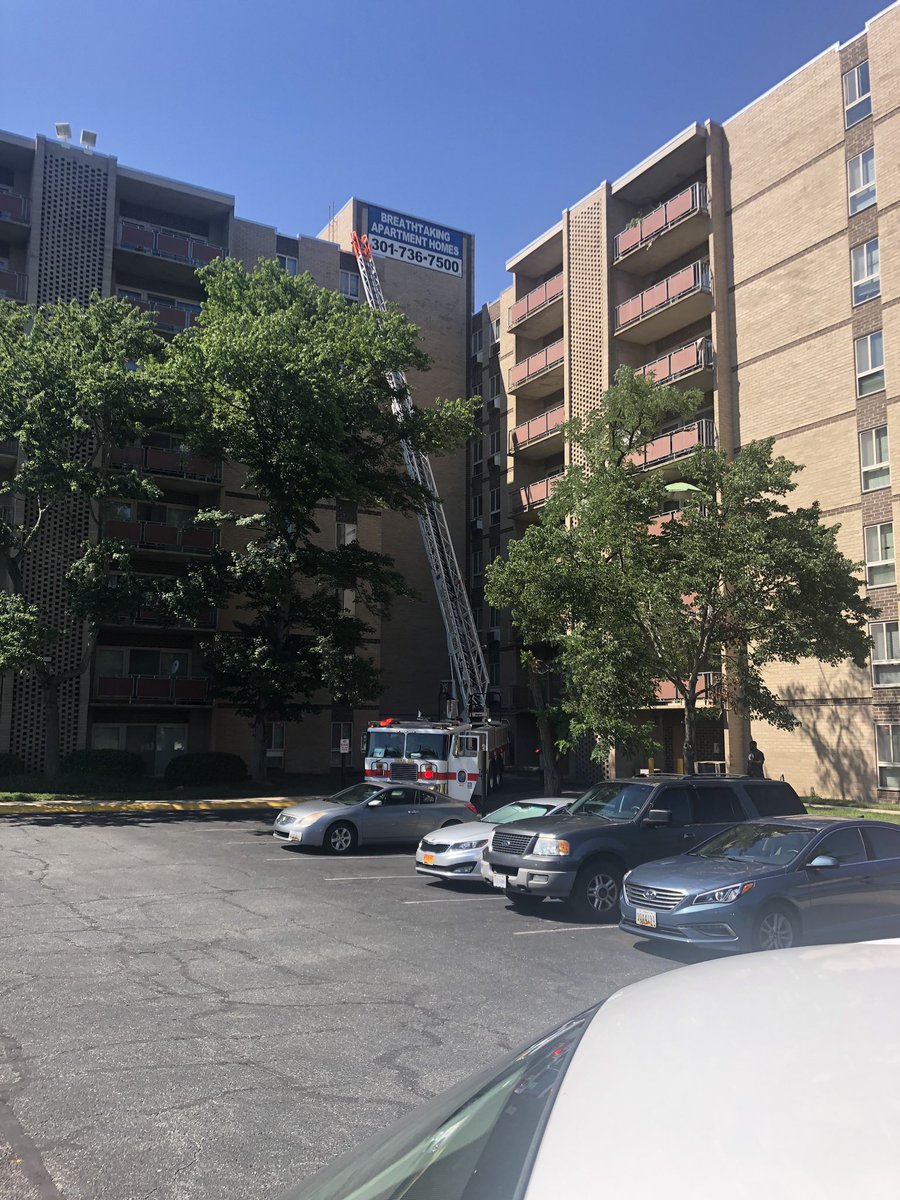 EricReith's tweet image. Truck 829 with awesome positioning for the small fire on the 6th floor at Brooks Drive today. A few moments for the best position is always faster then changing positions! #truckgoes #ladderup