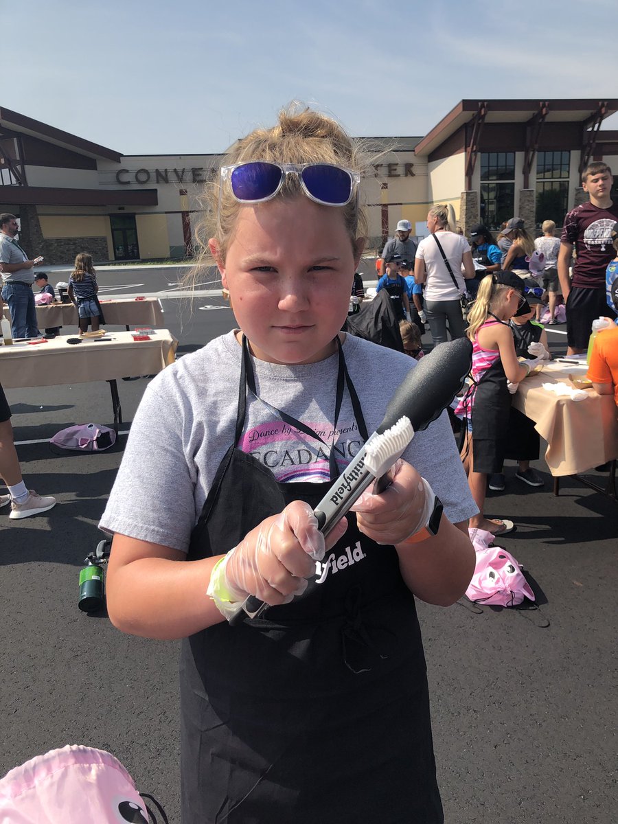calliecporter's tweet photo. When your Daddy has a #pork conference, you get to have #grilling lessons. #NPIC #NPIC2019 https://t.co/KK6Atu0qrm