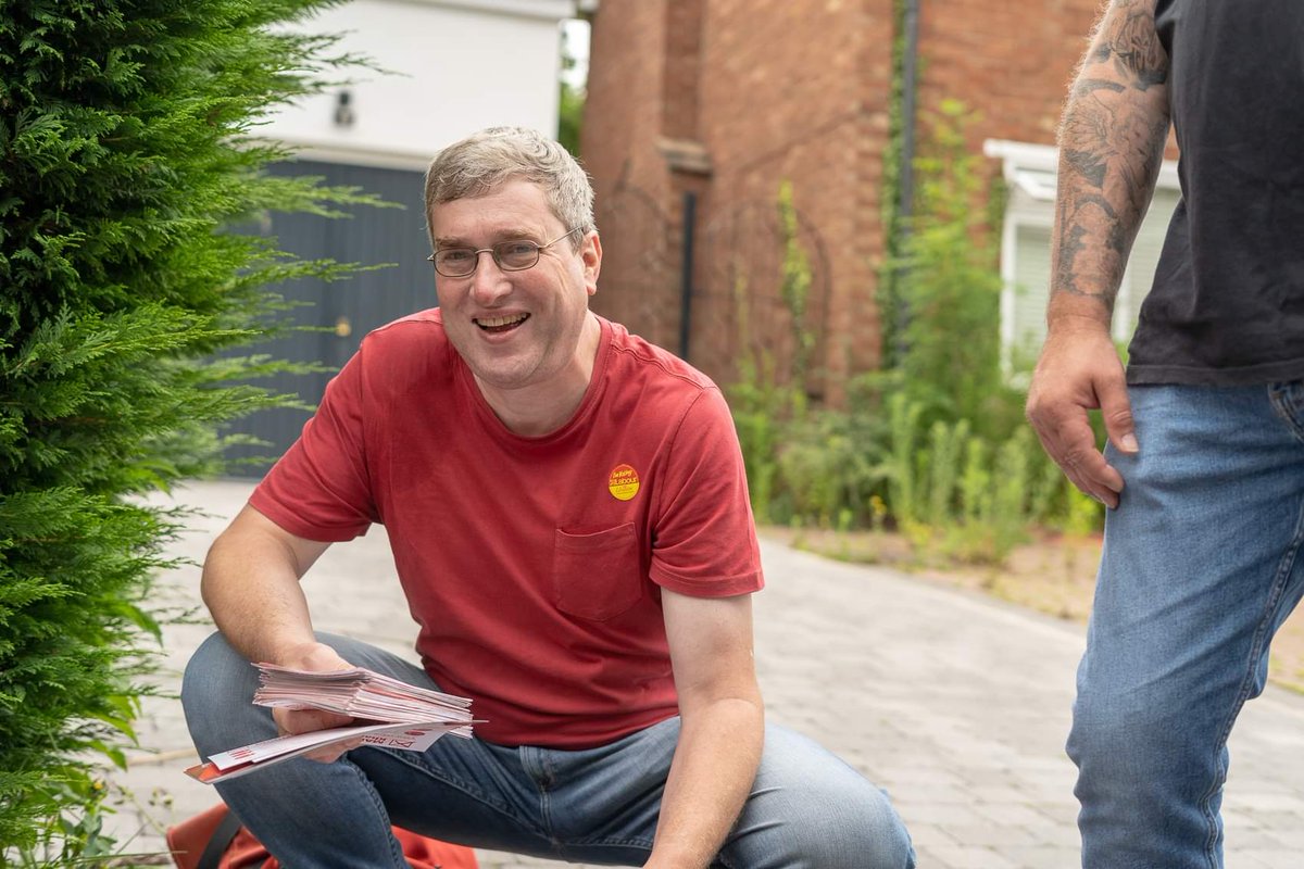 CyncoedLAB's tweet photo. The fantastic @GabalfaIain who has been so supportive of @mkdavies4. He stayed out for the whole day canvassing and has secured many many votes for #Madhu4Cyncoed these past few weeks. #Cyncoedbyelection #July16th #InItToWinIt #WelshLabour #knockemred @CardiffNorthLAB https://t.co/0u8f98IkSn