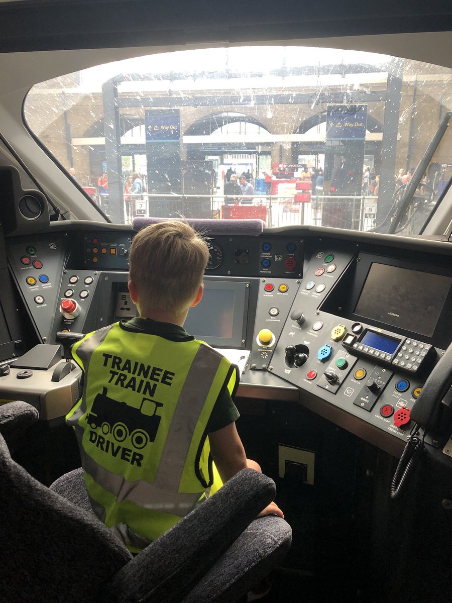 SamDonStreet's tweet photo. Thanks so much to @LNER staff @londonkingsx today for allowing my train-mad son to experience the Azuma and feel special for his 5th bday! #azuma @HannahWerb https://t.co/HMBbHgC7dQ