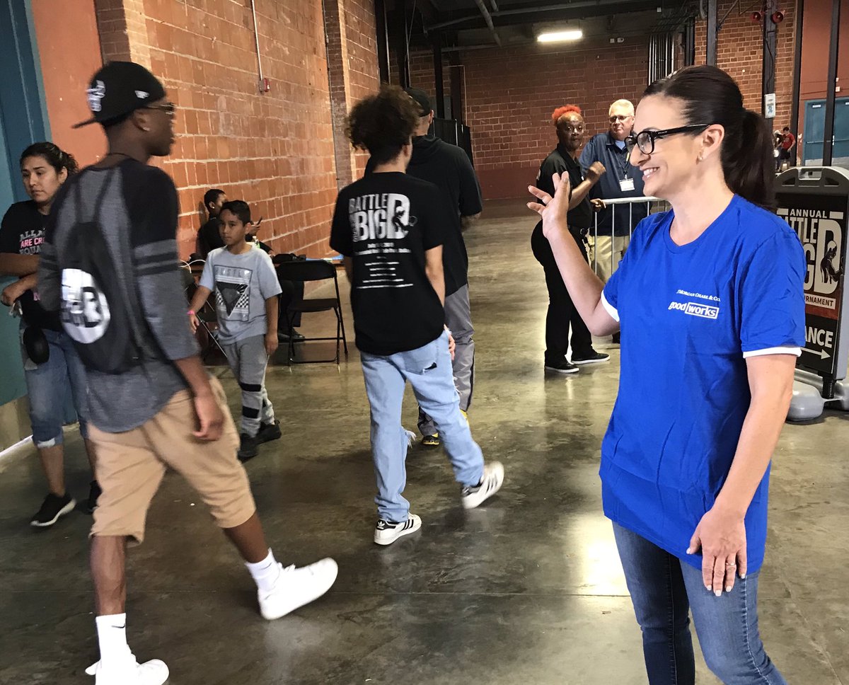 DPDVolunteers's tweet photo. #Volunteers make all the difference. Thank you @jpmorgan  for the #GoodWorks assisting with #2019BattleInBigD Boxing Tournament #TeamWork @JoliDPD @DPDMeshB @TwoDogRace @DPYF4Kidz @DallasPD @DallasNLLEO @pargas8001 https://t.co/LtCrXIqFSP