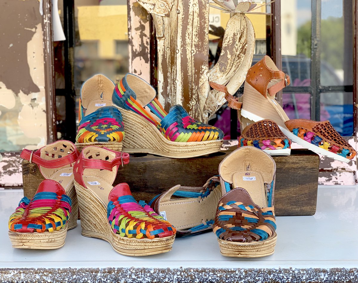 karolinasantiqs's tweet photo. Hand made leather #hurache wedges in so many beautiful different styles just stepped up into the shop!
These are hand made leather #huraches from Mexico in limited sizes https://t.co/TXEdxWlSss