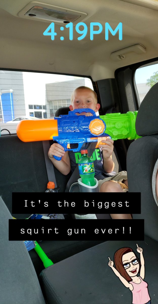 tl_tinywishes's tweet photo. Someone's ready for a water fight! 💧 https://t.co/7vqwbOCinT