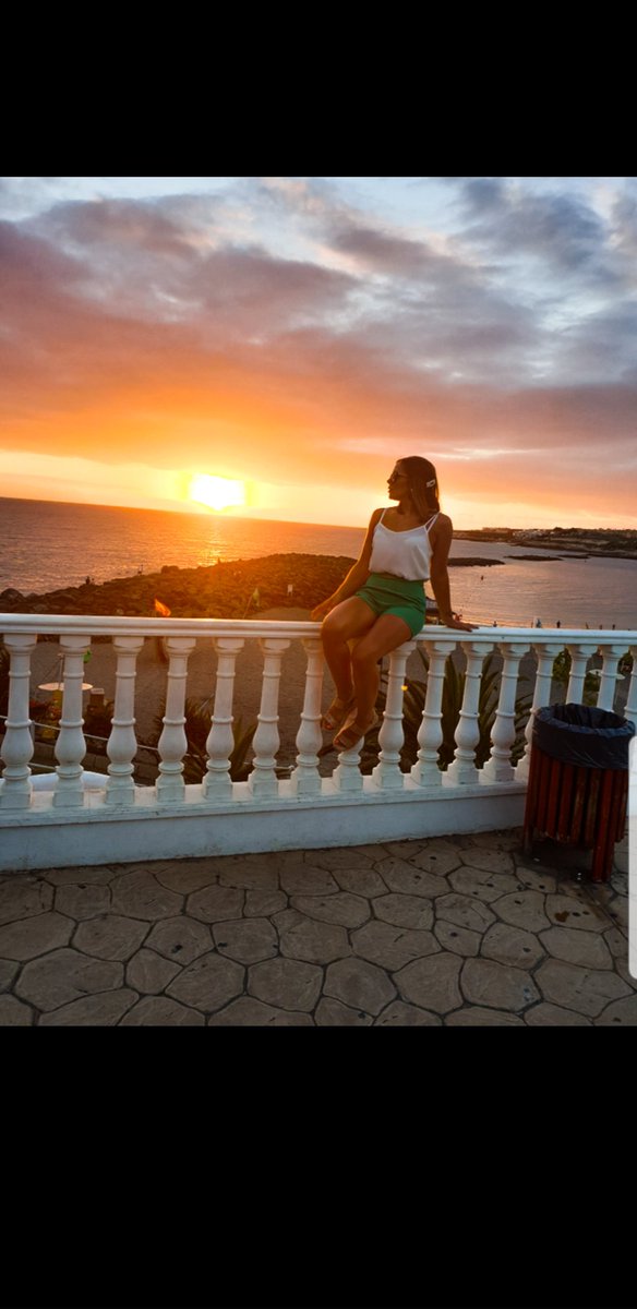 vanessajxx's tweet photo. Loving the sunset 🌅 https://t.co/0YpKeROWTG