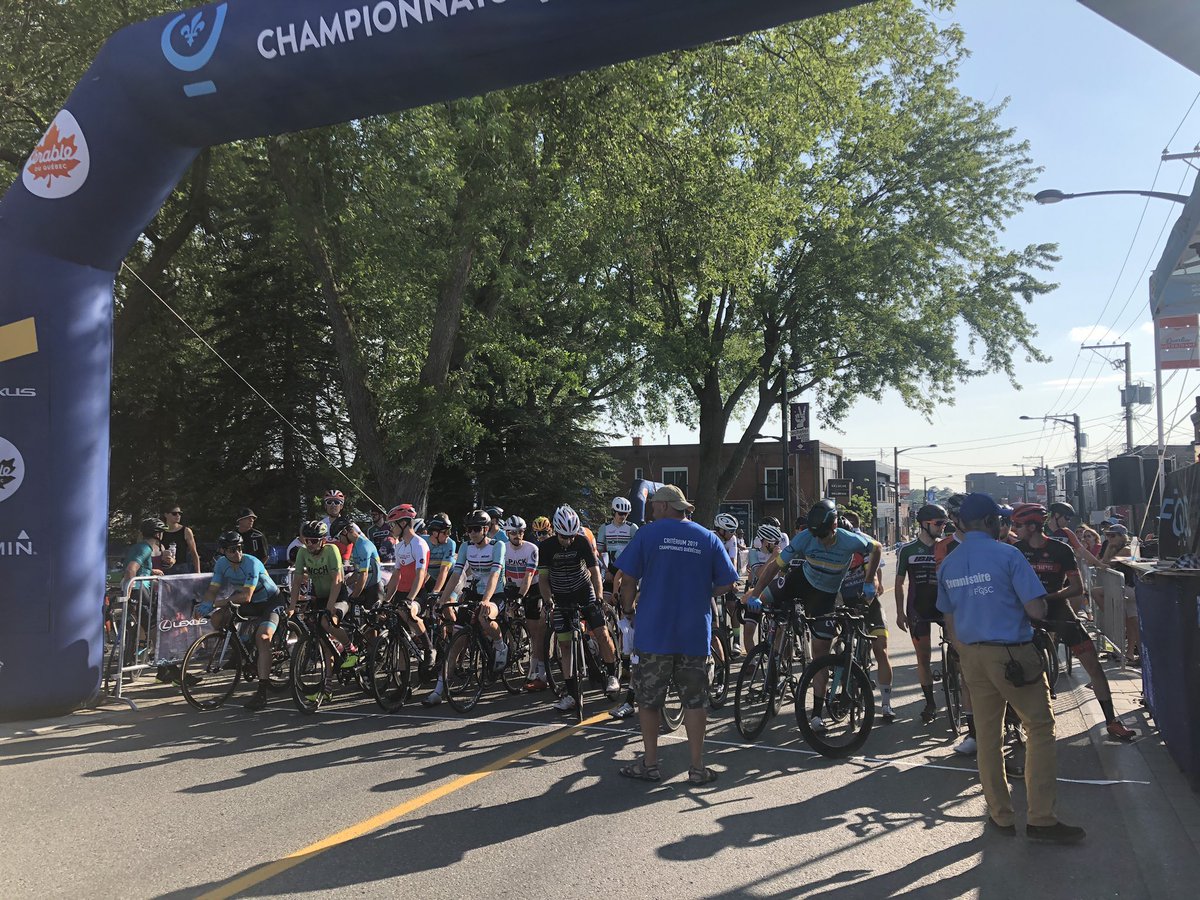 CdAppalaches's tweet photo. Dernières consignes avant la dernière épreuve, chez les Seniors 1-2 masculins, où la vitesse moyenne devrait frôler les 50km/h! https://t.co/FQxAJ0GU2u