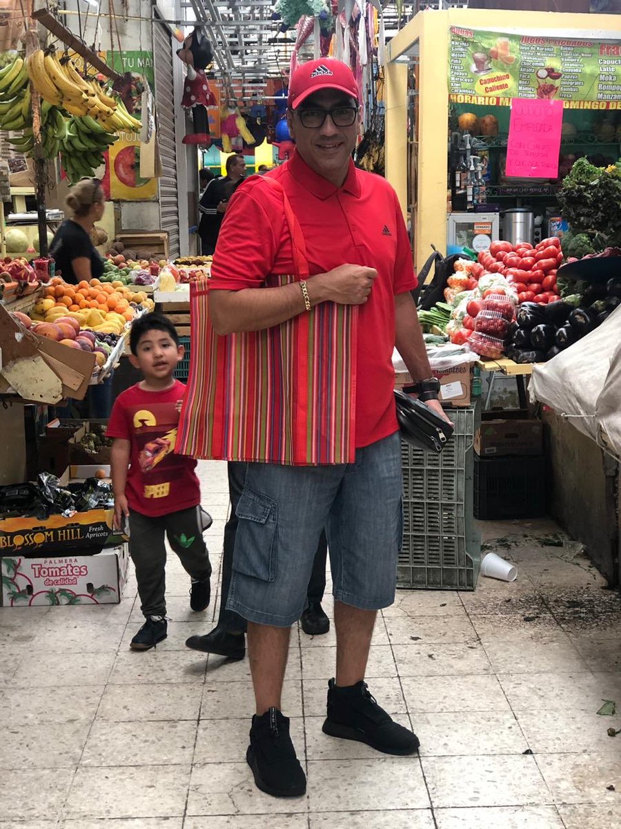 ALEJANDRO VILLALVAZO 🧠 (@villalvazo13) on Twitter photo 🎵La patita de canasta y
con reboso de bolita
Va al mercado
A comprar todas las cosas del mandado. 🎶
#DiNOaLasBolsas
🔴 Cada mexicano consume 650 bolsas de plástico al año. Hoy, me compré mi #BolsaDelMandado
- #MercadoArgentina, col. México Nuevo, <a href="/AlcaldiaMHmx/">Alcaldía Miguel Hidalgo</a>. 🎵La patita de canasta y
con reboso de bolita
Va al mercado
A comprar todas las cosas del mandado. 🎶
#DiNOaLasBolsas
🔴 Cada mexicano consume 650 bolsas de plástico al año. Hoy, me compré mi #BolsaDelMandado
- #MercadoArgentina, col. México Nuevo, <a href="/AlcaldiaMHmx/">Alcaldía Miguel Hidalgo</a>.