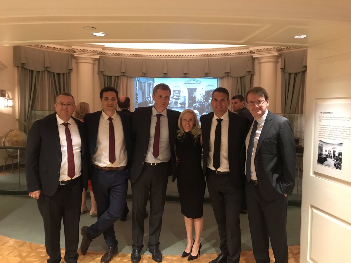 GetgoodKnees's tweet photo. Great few days attending @AOSSM_SportsMed Huge honour to receive O’Donoghue Award on behalf of #StabilityStudy group. Awesome to catch up with @ESSKA_society travelling fellows. Even managed a run with my lovely wife @GGHInc @FKSMC @ArthroscopyCA https://t.co/WnZGTdQg04