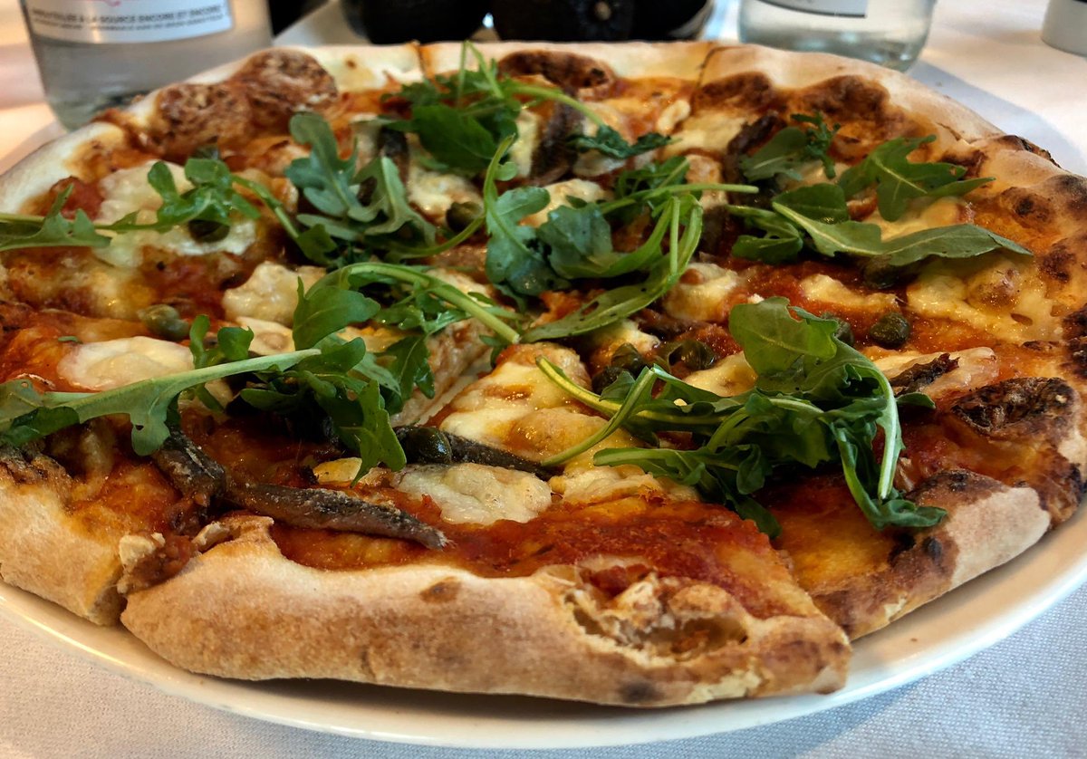 DeGendtThomas's tweet image. Dinner tweet! 🍽 stage 8: salmon salade - pizza caprese - linguine bolognaise - berrie crumble. And lots of champagne #TDF2019