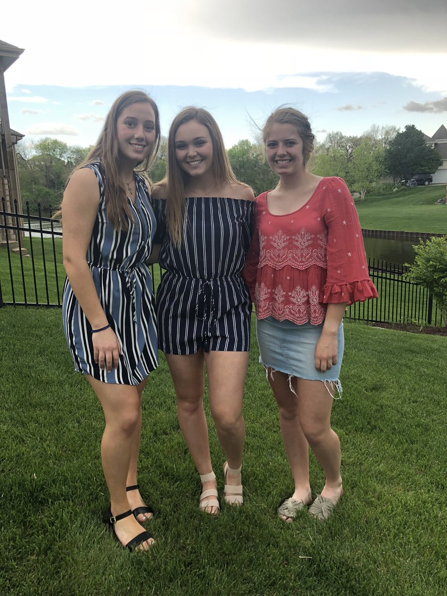 Huuuge Birthday shoutout to my favorite bluejay!!🎉 Hope your day is filled with lots of coffee and lulu!! Much love for you💛 CU next semester ;)  <a href="/oliviamoylee/">Olivia</a>