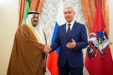 نائب أمير منطقة الرياض الامير #محمد_بن_عبدالرجمن خير من مثلنا في دولة تعتبر من أهم دول العالمبيض الله وجهك يا كحيلان..#موسكو