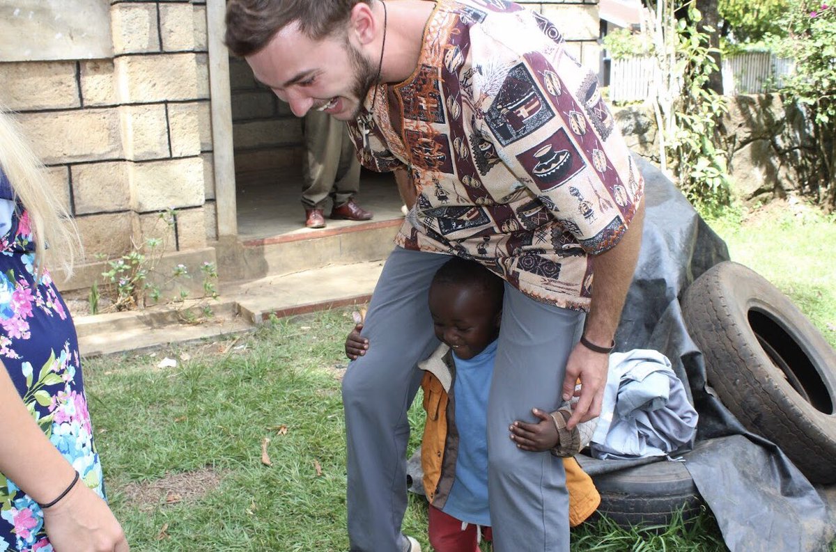 J_moneyyy8's tweet photo. When you put him on your shoulders, so he has to try to put you on his. Who looks happier? https://t.co/uLLbHegTWS