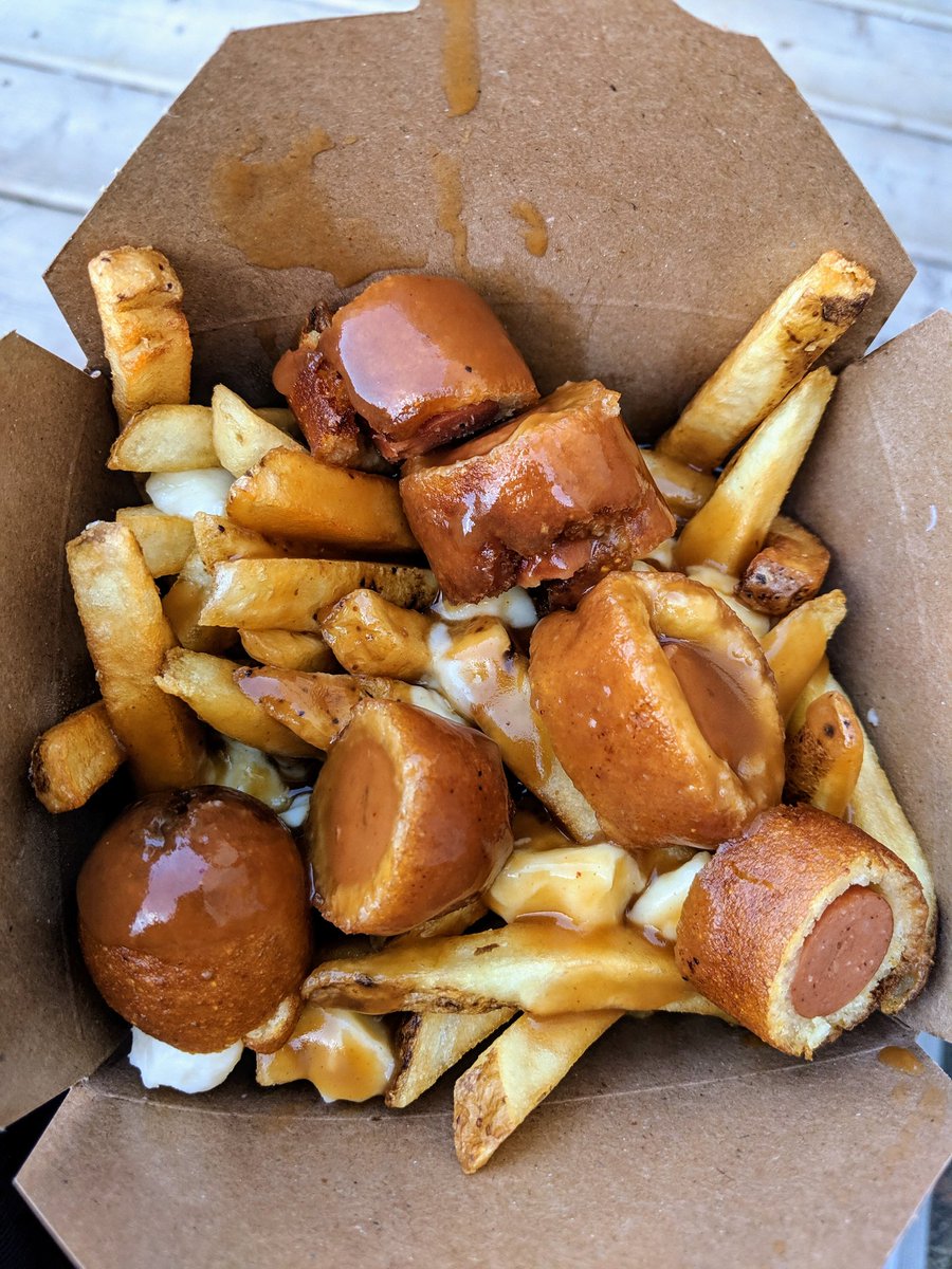 calronan's tweet photo. Corndog poutine because why not
#stampede2019 #calgarystampede #yyc #stampedediet2019 #cokestage https://t.co/mfBhcxDih3