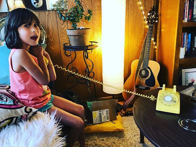 UrbanRcLA's tweet photo. Genesis dialed her mommy on my new rotary phone with slink Bluetooth connector. Coolest invention ever. #retrorevival #igeneration #rotaryphone #whatsoldisnew https://t.co/ocYY9qzGm6 https://t.co/OSNVMMBwG6