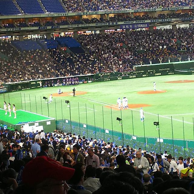 sattoco310's tweet photo. 屋根のある球場はなんと快適なんでしょう🍻
都市対抗野球  ヤマハVS七十七 https://t.co/YuiGIOOR0b https://t.co/4udcZ9lNvu
