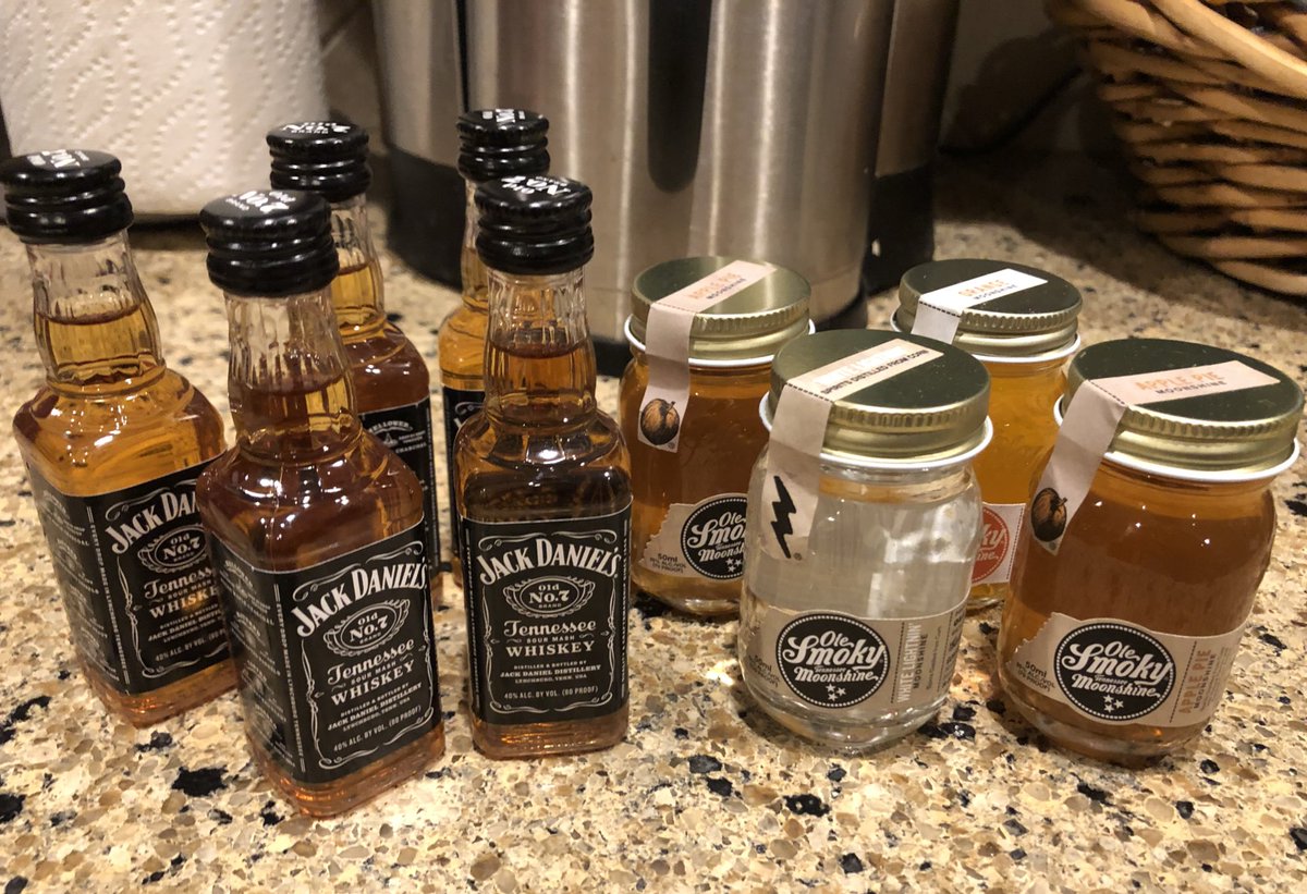 MoJoDisney's tweet photo. Going to Chicago this coming week for a meeting. Adding these TN-made goodies to gift bags for my favorite colleagues. 😍 #TennesseeRocks https://t.co/IJWk2TaDqK