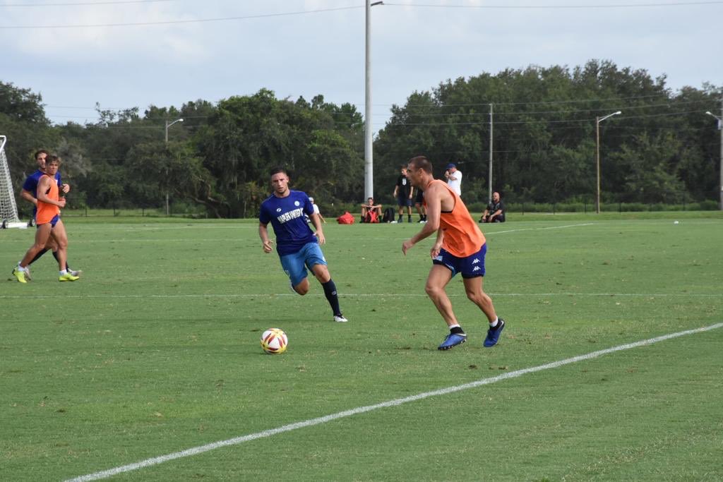 RacingManiacos's tweet photo. En el segundo amistoso en Orlando, #Racing derrotó a #NaplesFC por 2 a 0 con goles de Augusto Solari y Matías Zaracho.
Los dirigidos por Coudet formaron con: Arias; Pillud, Sigali, Donatti, Soto; Chelo Díaz; Solari, Zaracho, Neri Cardozo; Cvitanich y Cristaldo.
📷 @RacingClub https://t.co/ZLGLFKGru7