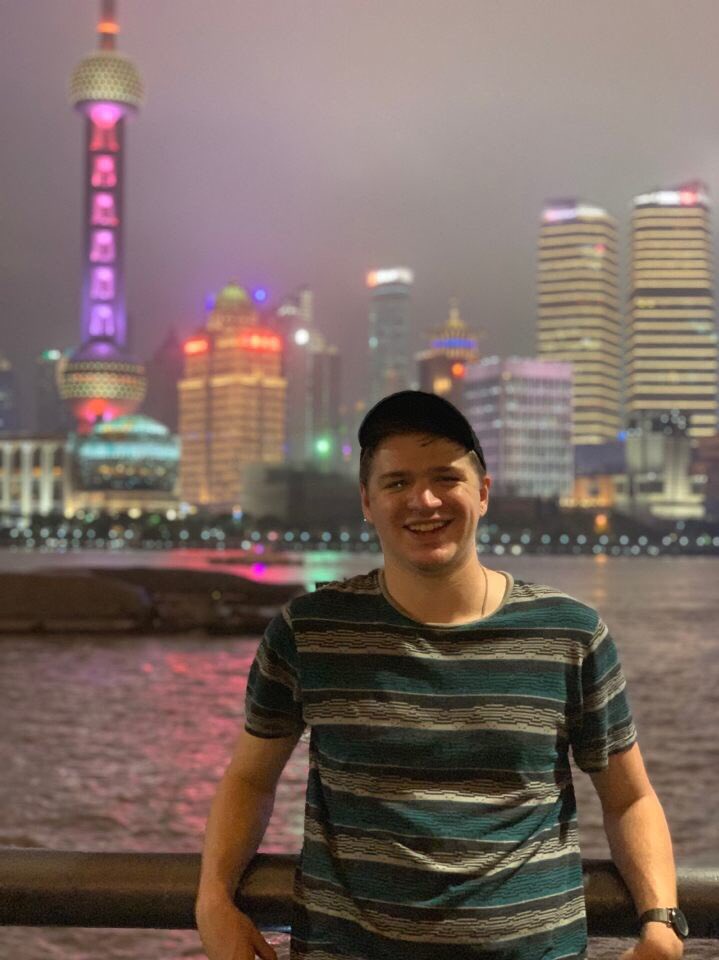 phisigmapiunc's tweet photo. Rising senior Bobby Ellis went to China on a two week global immersion trip through UNC’s School of Media and Journalism to learn about the country’s culture and media landscape. He visited advertising and marketing agencies, as well as newspaper organizations! #PhiSigSummer https://t.co/3pm9QQrk6X