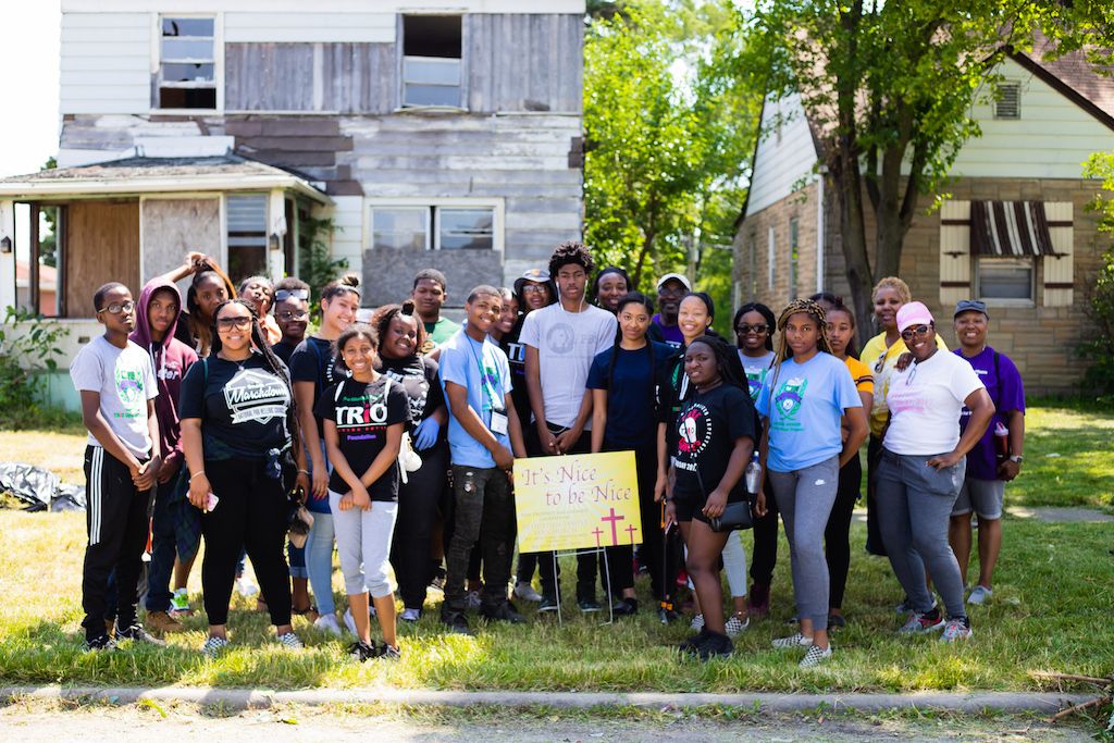 BTMBChurch's tweet photo. It was a such a beautiful day at BT! As apart of our legacy day weekend we showed up bright and early this morning to #BeautifytheBlock. A special shout out to everyone who came out and worked tirelessly to make our community cleaner and more beautiful than ever! #ItsNicetoBeNice https://t.co/XYbD6pfyCu