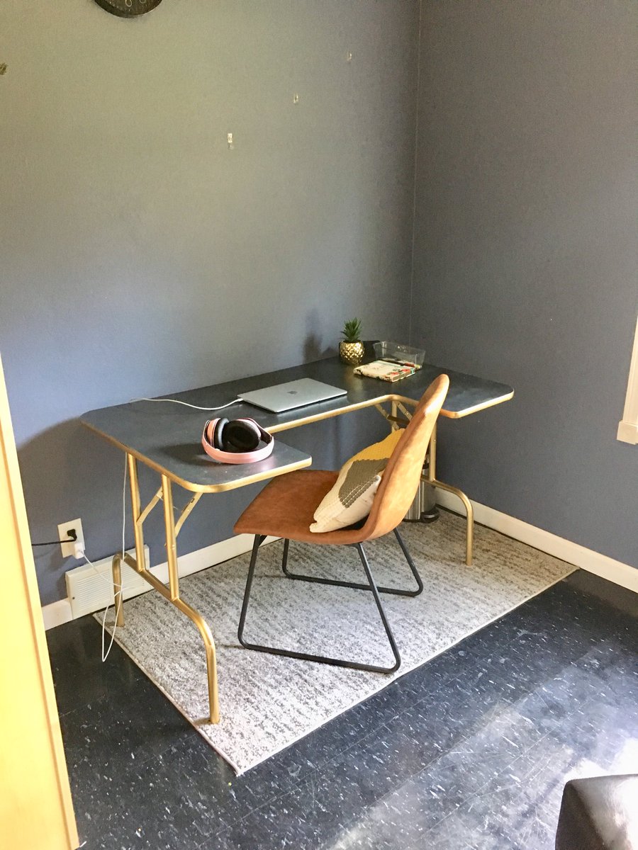 jeanmare_gag's tweet photo. Guys!! I spent all day moving my house around & ended up creating a little office where the words will flow daily as usual. π
But now Iβm too tired to #write so Iβll just sit here all night & stare at it. #writerscommunity #amstaring https://t.co/uhRKlYUY4s
