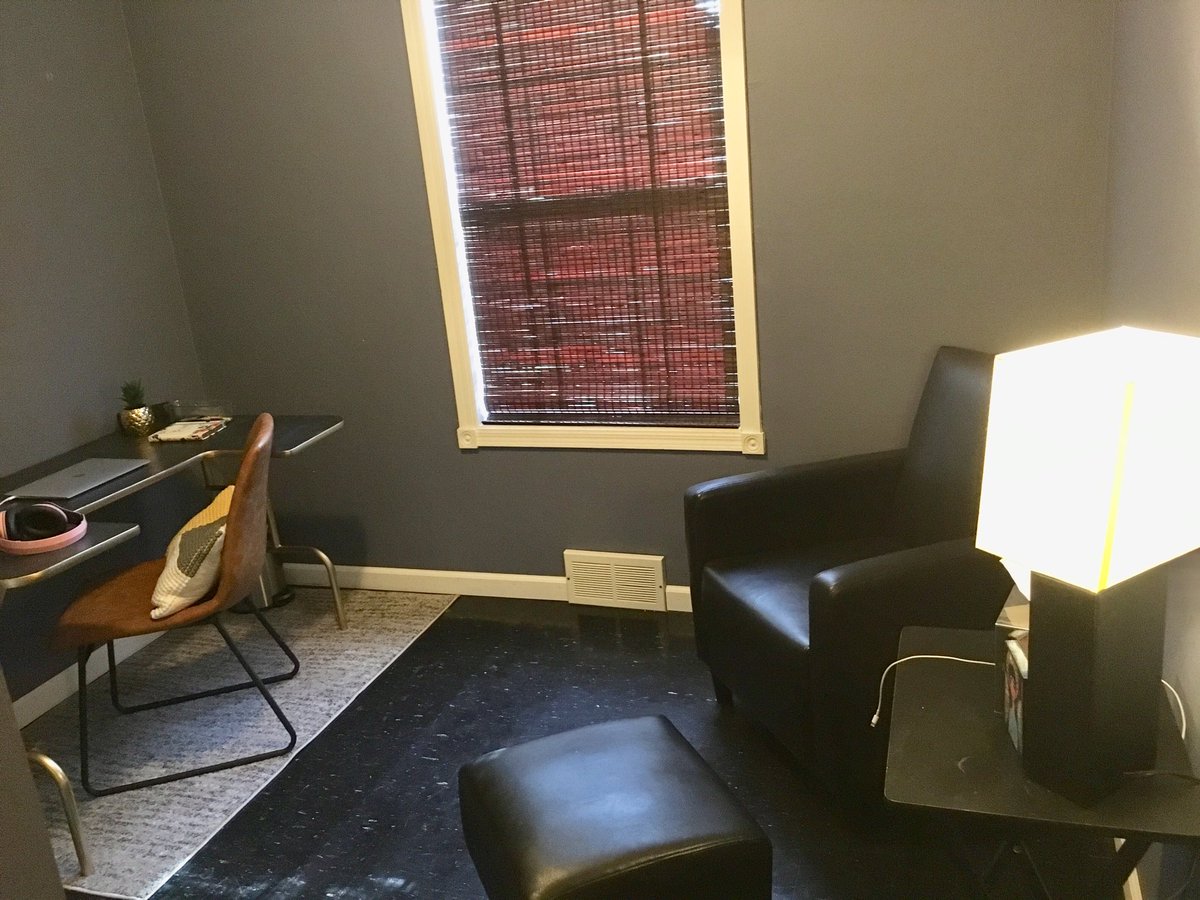 jeanmare_gag's tweet photo. Guys!! I spent all day moving my house around & ended up creating a little office where the words will flow daily as usual. π
But now Iβm too tired to #write so Iβll just sit here all night & stare at it. #writerscommunity #amstaring https://t.co/uhRKlYUY4s