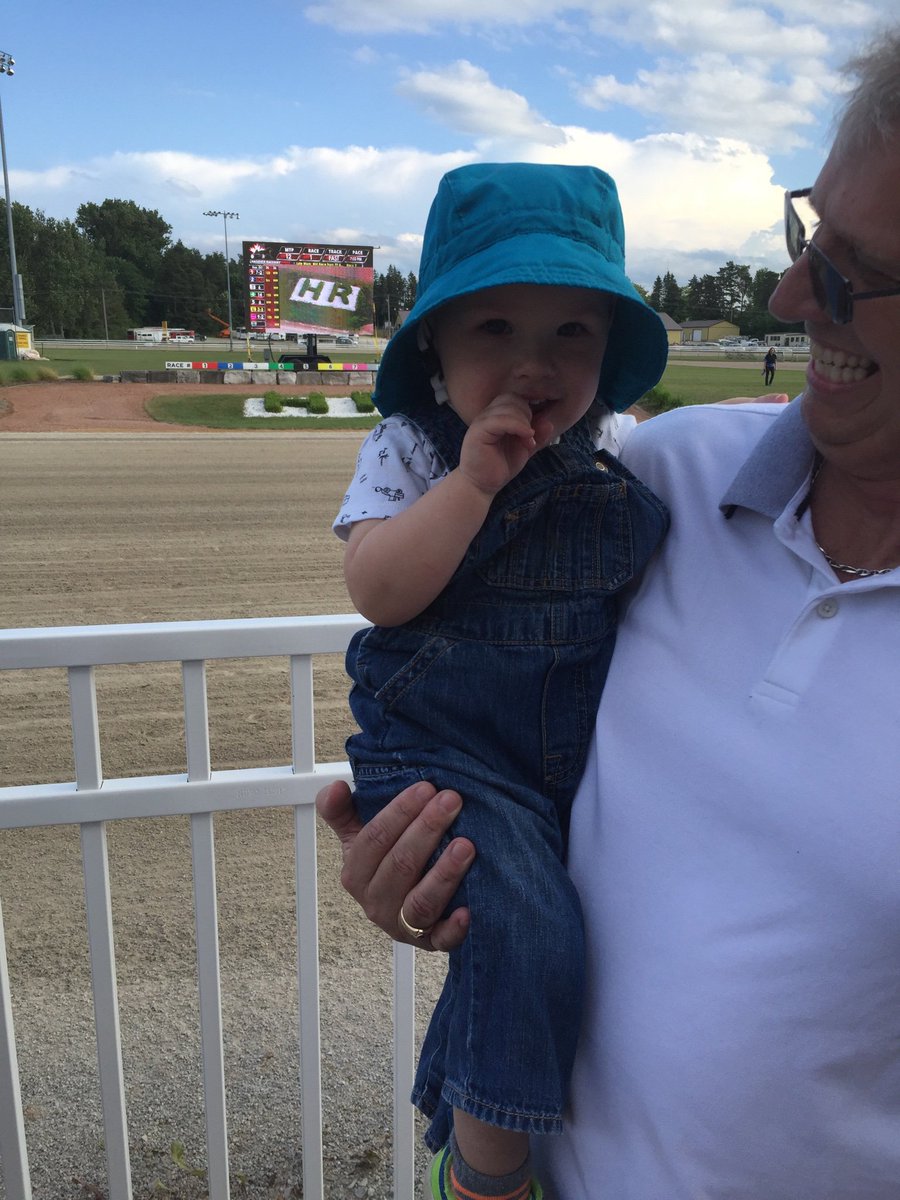 BayshoreFred's tweet photo. Austin Sorrie wins the opener @HRaceway @HanoverRaceway with #SeeTheLightsNGo. #RacingUnderSaddle in Race 7. Races5-8 = Week 3 of @Country93 #SurvivorSeries #WeBetYoullLoveIt https://t.co/GfY1kT61z1
