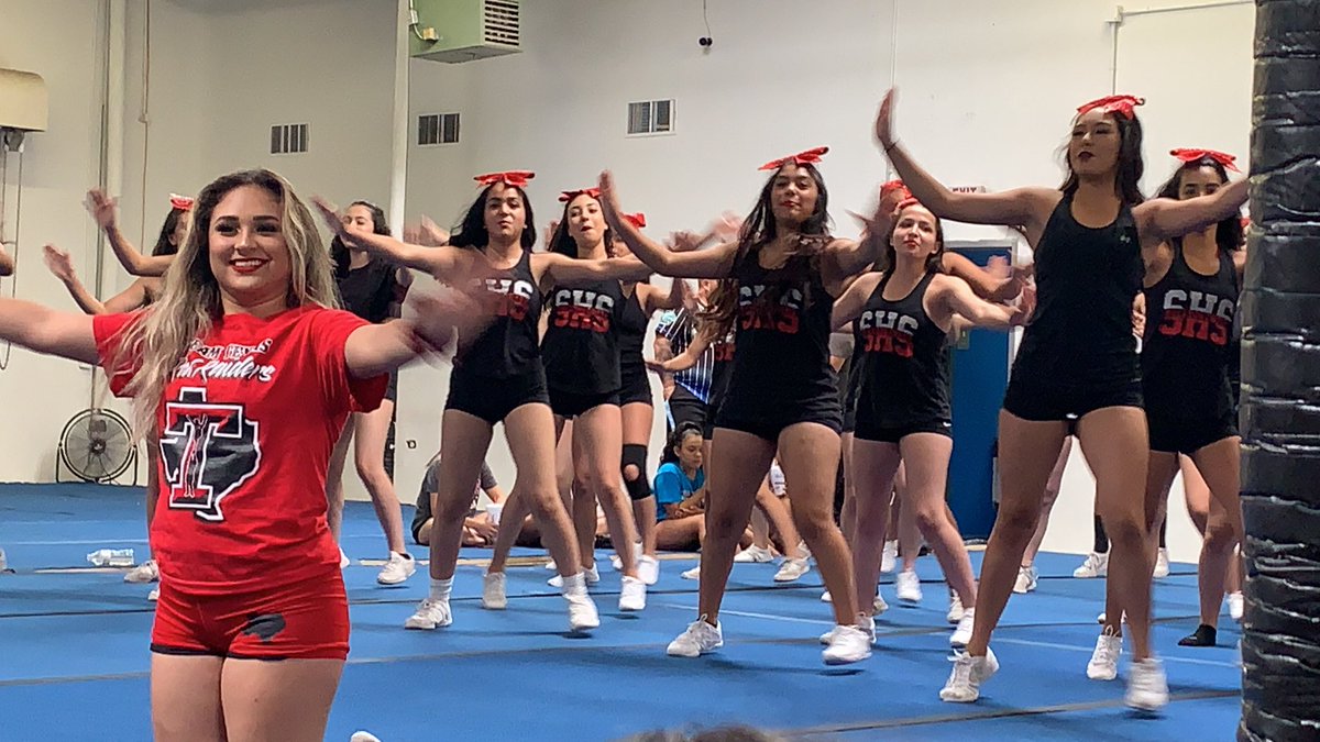 juliame83's tweet photo. Love seeing these girls give their heart out ❤️ the girls sure did bring it to the mat!!! #socorrohigh #socorromiddle #onceabulldogalwaysabulldog #socorropride https://t.co/QsCZTYO2Wo