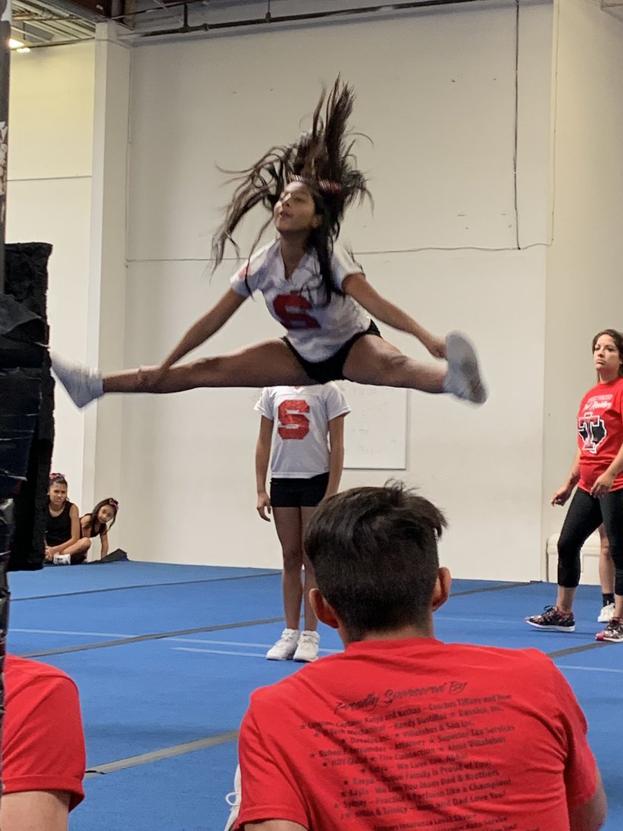 juliame83's tweet photo. Love seeing these girls give their heart out ❤️ the girls sure did bring it to the mat!!! #socorrohigh #socorromiddle #onceabulldogalwaysabulldog #socorropride https://t.co/QsCZTYO2Wo