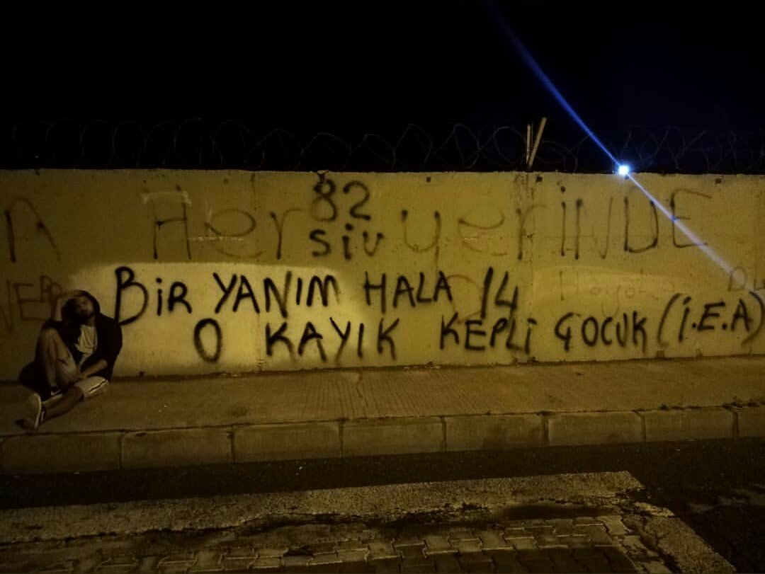 Bence artık kitap yaz bu kadar edebiyat yapçaksan. Kırık kepli çocuk