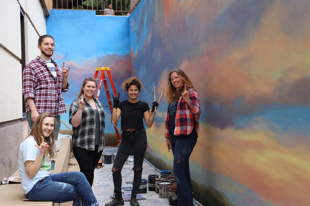 manesskl's tweet photo. @malloriiee_ @UTAustin @FineArtsUT Let's do it!! https://t.co/OyzCd9QYpZ