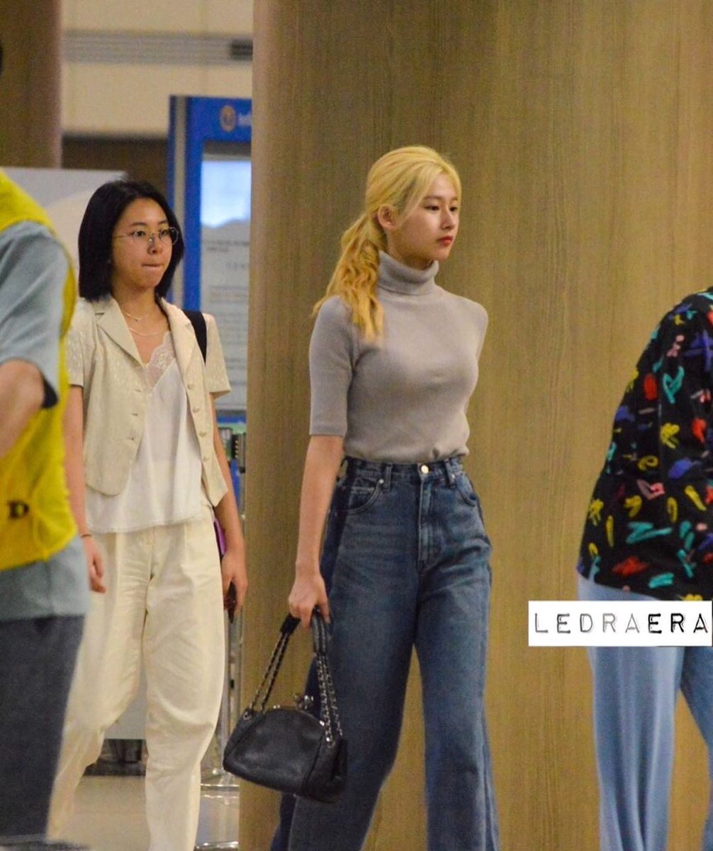 Twicetagram Ledraera S Instagram Update With Sana Chaeyoung Twice Mgmavote Jypetwice