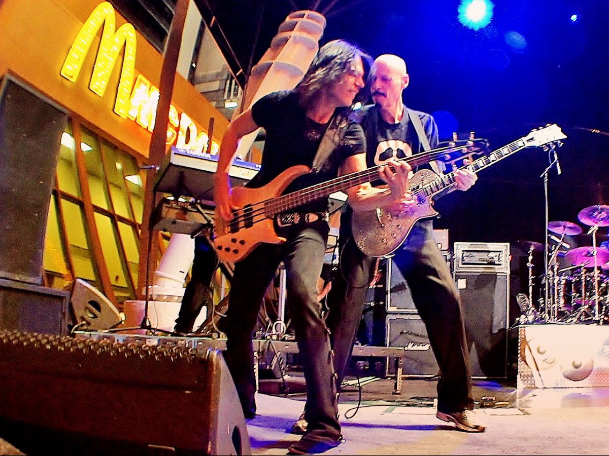 Sunday July 14 Please join Rudy Sarzo and I on his awesome SIX DEGREES OF SARZO show on MOSTERS OF ROCK RADIO 4PM PST  Here we are Sept of 2012 in Las Vegas playing with Dee Snider ⭐️⭐️🎧🎧⭐️⭐️🎶🎼🎸🎸🎵.                             
Photo credit @juliebergonz.photograpy