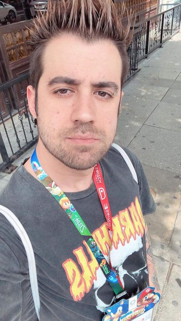 Power_Azul10's tweet image. NOTICIA DE ÚLTIMA HORA!!
Lamentablemente el Youtuber @auronplay esta siendo atendido de urgencia , fue encontrado en su apartamento herido, porque al parecer le dio un dolor en los ojos cuando se miro al espejo y el reflejo de ser tan guapo le causo ceguera temporal...