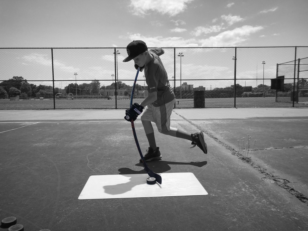 reeffreak_'s tweet photo. He’s flexin on me with his @WarriorHockey #CovertQRE 💪 he can’t wait for an #AlphaDX https://t.co/S1PyI8AA2c
