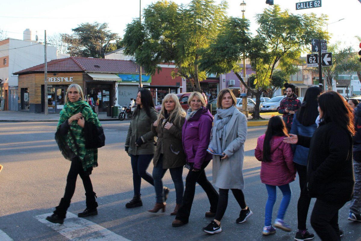 fsaintout's tweet photo. EL COMPROMISO ES CON LOS BARRIOS #ElCompromisoEsConVos

Junto a precandidatas y compañerxs recorrimos el centro comercial de Los Hornos.
Tenemos la profunda esperanza de que los tiempos que se vienen son mejores. 

Hay futuro para vos.
Hay futuro para TOD☀ S. 

#FuturoEsConF https://t.co/GJUPFD2ePj