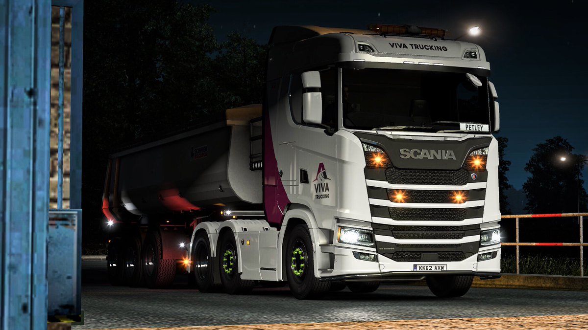 VirtualTruckETS's tweet photo. I’ve been away for a little while but it’s back to work at @VivaTrucking with the Scania S580, pulling an aggregates trailer full of gravel to SanBuilders in London. https://t.co/gznM7d6A5v