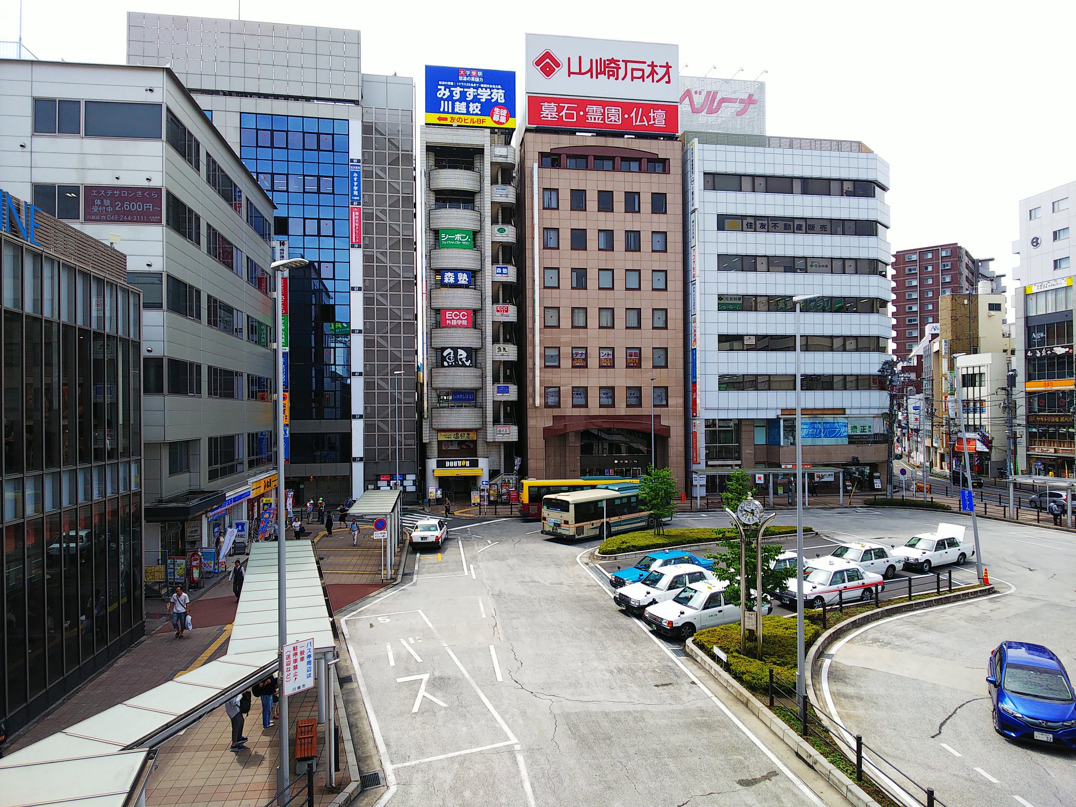 高麗川駅八高線 川越駅高速バス御案内 左上 西口に があります 右上 川越観光自動車東武バス千葉交通の成田空港 イーグルバス西武バス東京空港交通の羽田空港 左下 川越観光自動車の成田空港行 右下 平成エンタープライズの名古屋 日本