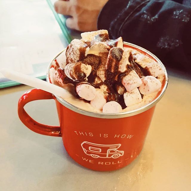 Boozy hot chocolate... now that's how I roll on a Sunday! ☕
.
.
.
#boozyhotchocolate #baileys #hotchocolate #sundayfunday #sunday #delicious #yum #hotdrink #weekend ift.tt/2LhO8cI