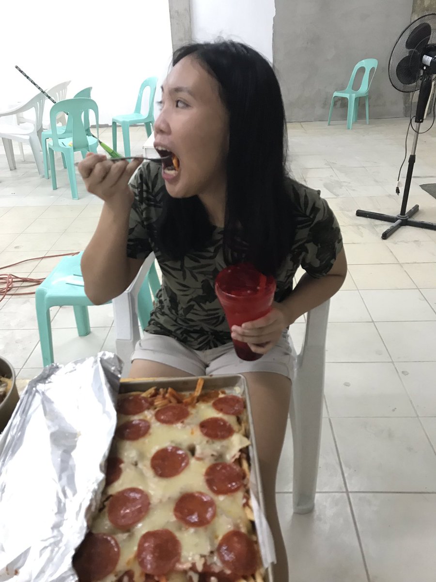 MarrielleG08's tweet photo. The one time she’s actually happy to eat.

I made her Pizza Fries and black milk tea (with pearls) #OhNicole🤦🏻‍♀️ https://t.co/Eet1NaMPAq
