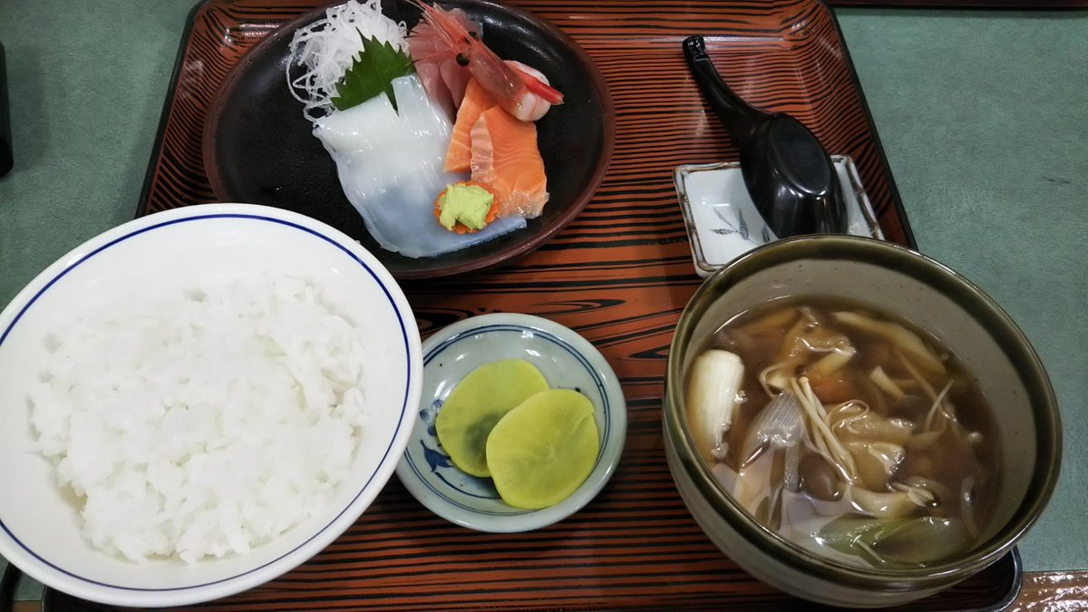 ガイドマン V Twitter 腹いっぱい定食 右下は八戸市周辺の郷土料理せんべい汁 手造り料理 田舎 In 八戸市 青森県 T Co 1h5b6q9l
