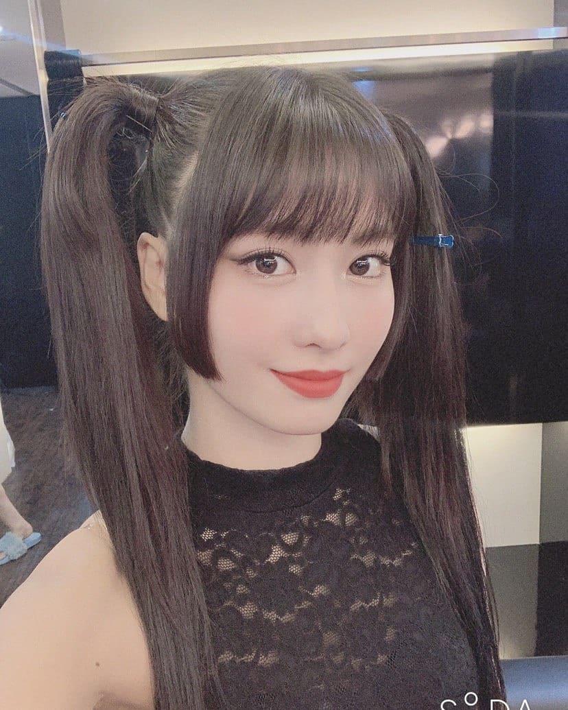 تويتر 토와 サナヨン キャリー君 على تويتر モモがツインしてるセルカ ツインテール鬼可愛いやん ひょっこりナヨンも最高です Momo モモ 모모 Twice 트와이스 Fancy Fancyyou T Co 2rszvkcrz3